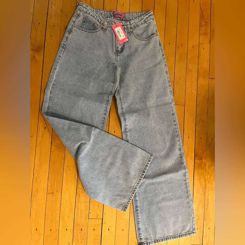 NWT Edikted Raelynn Washed Low Rise Jeans- Size XS